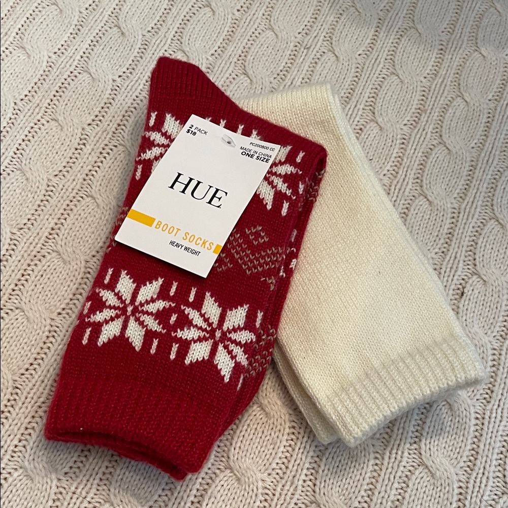 NWT Hue Women’s socks 2 pack-1 cream/1 red w/ snowflakes soft warm heavy weight